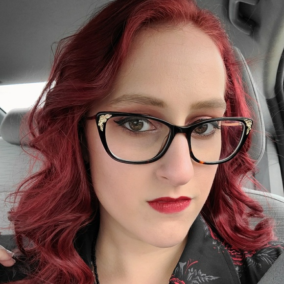 Meet your Posher, Amanda - Picture 1 of 1